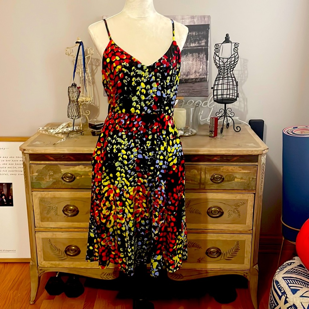 Dress size L with adjustable straps and pockets